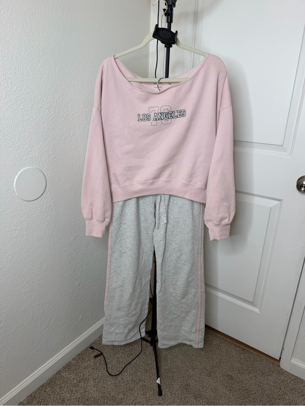 Hollister Los Angeles Pink Sweatshirt M & Gray Jogger Sweatpants S